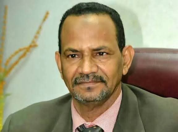 قبل المغيب..
.عبدالملك النعيم احمد..
    يكتب:
  سجالات الصحفيين والتوقيت الخطأ..
..........