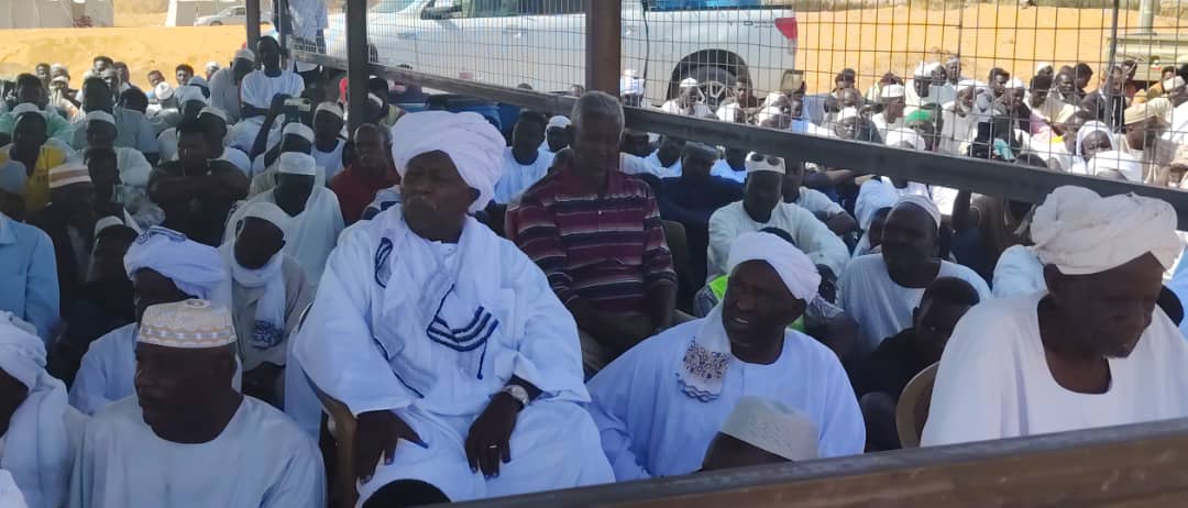 الأمير أحمد سعد عمر ووفد من قيادات دارفور يزورون معسكر نازحي الفاشر بمدينة الدبة