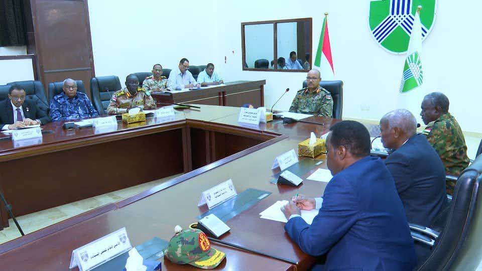 عضو مجلس السيادة الفريق إبراهيم جابر يُشيد بأداء لجان الكهرباء والمياه في ولاية الخرطوم