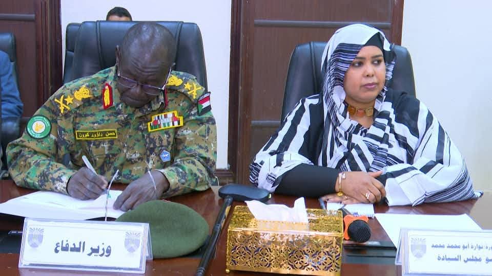 وزير الدفاع يظهر اليوم في اجتماع رسمي بالخرطوم ويدحض شائعة استقالته