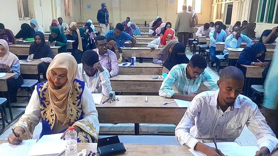 بداية امتحانات جامعة الخرطوم في دورتها السادسة بمركز عطبرة بجامعة وادي النيل