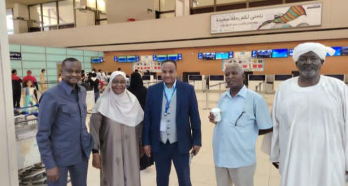 الدكتور/ احمد التجاني محمد يكتب،،
🌀الملحق الإداري المغتصب للمنصب لك اِدَّخَرتَ الصارِمَ المَصقولا اتحداك أن تظهر وجه الراوي المجهول المدعو عبد العزيز الشمبلي ليعرفه الناس (3) !!