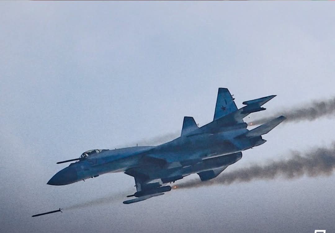 الطيران الحربي يقصف موكب رئيس الإدارة المدنية للمليشيا بجنوب دارفور