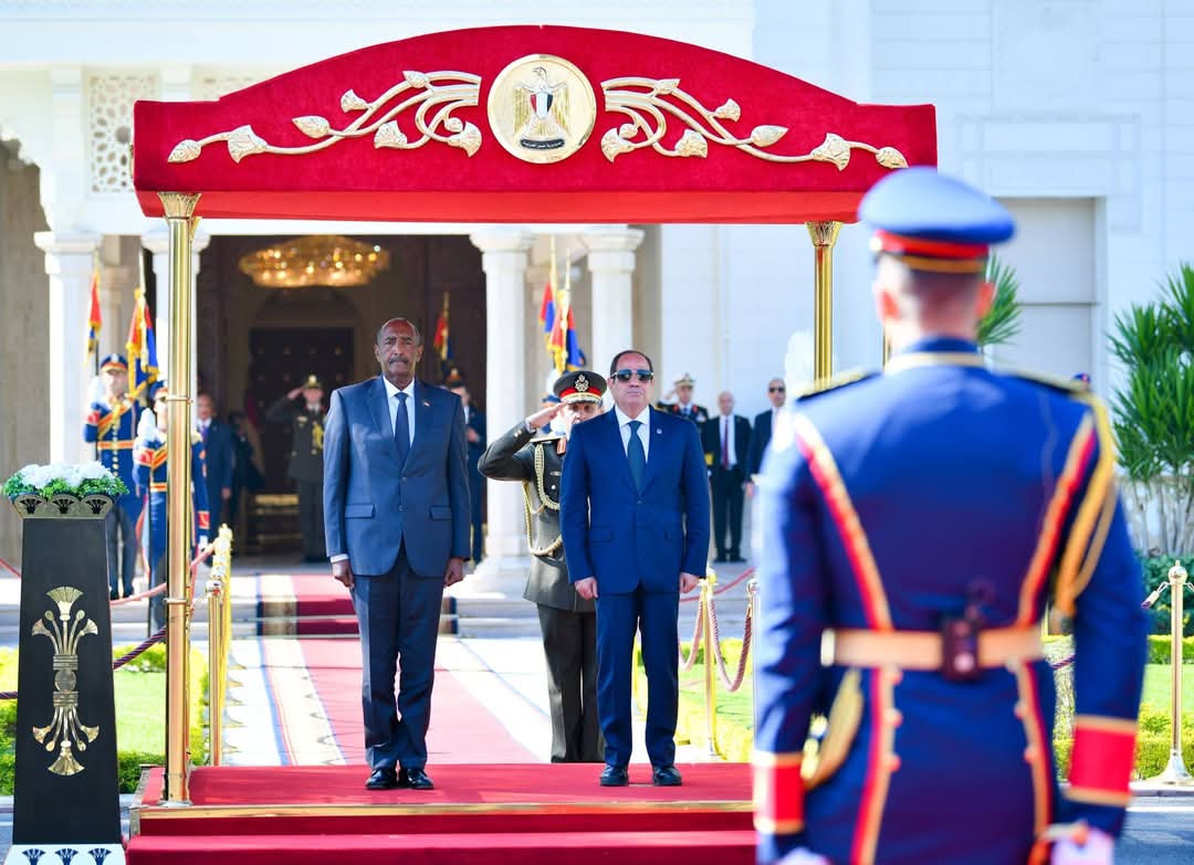 رئيس مجلس السيادة الانتقالي يصل القاهرة