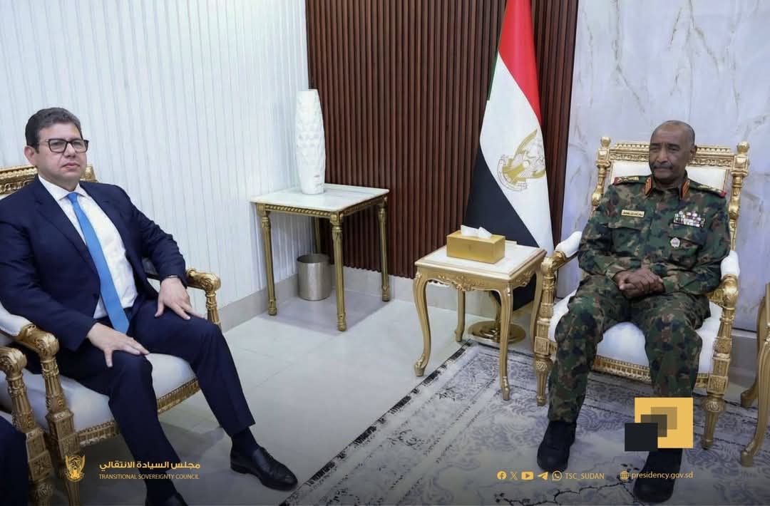 لتعزيز العلاقات المشتركة.. مدير المخابرات المصرية يصل بورتسودان ويلتقي البرهان