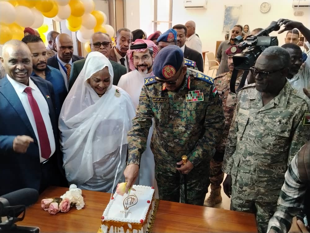 *الفريق إبراهيم جابر يفتتح فرع مصرف السلام بالسوق الشعبي أمدرمان ويوجه البنوك باستكمال العمل بالتطبيقات البنكية*