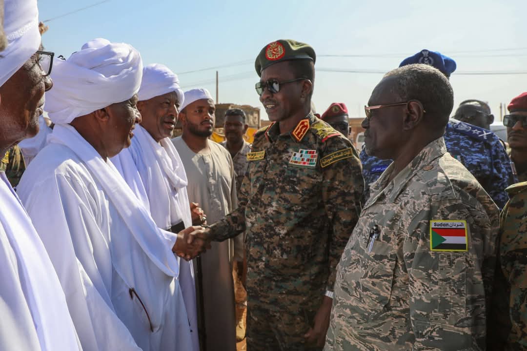 كباشي يزور شرق النيل ويوجه بزيادة محولات الكهرباء بالمنطقة