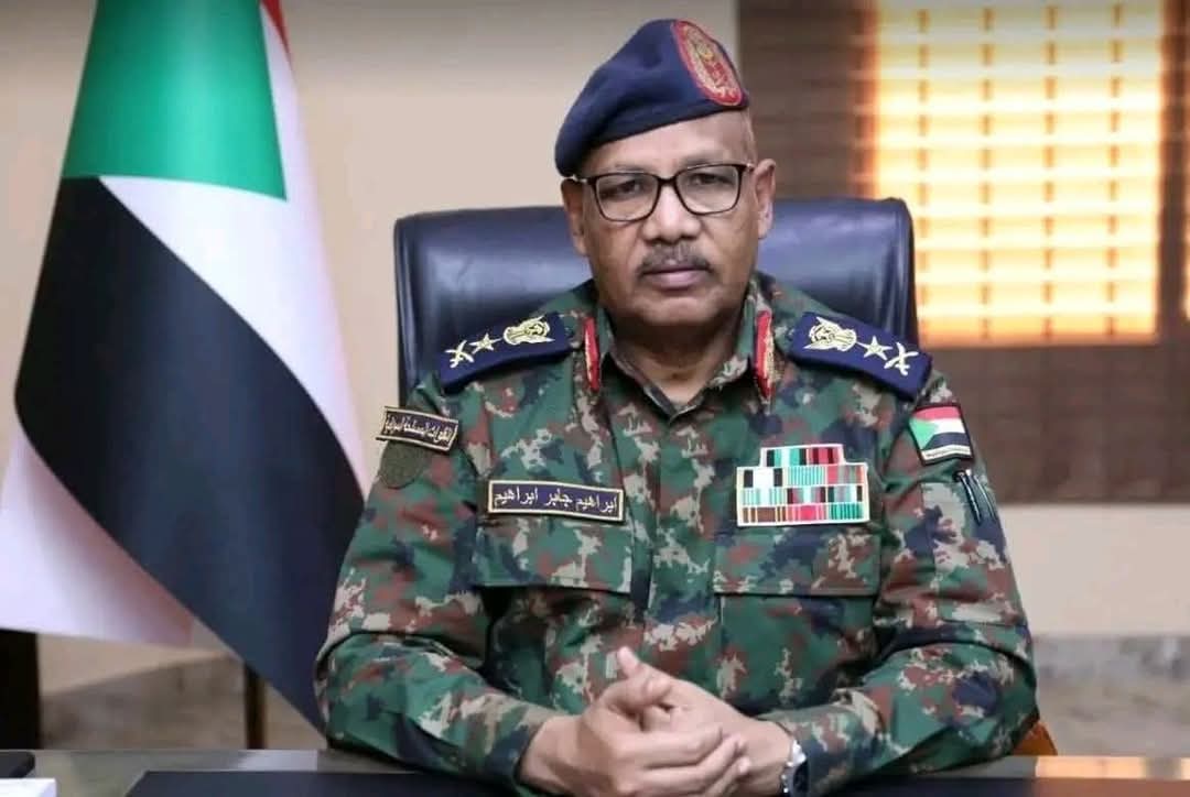 شاهد بالفيديو.. الفريق إبراهيم جابر ينفي خبر حل اللجنة العليا لتهيئة بيئة العودة إلى الخرطوم