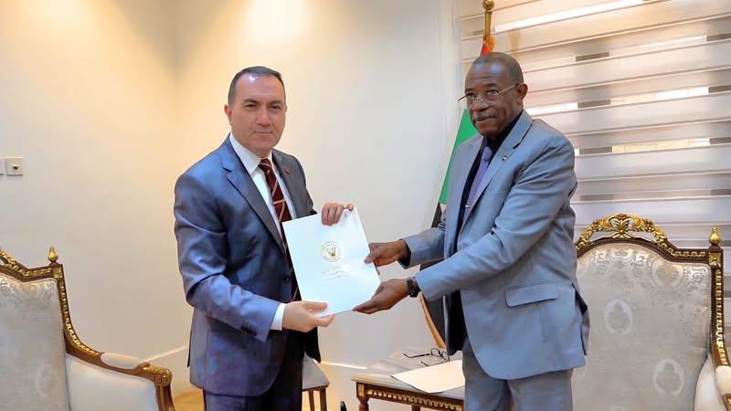 *الأمين العام لمجلس السيادة يلتقي سفير جمهورية تركيا لدى السودان*