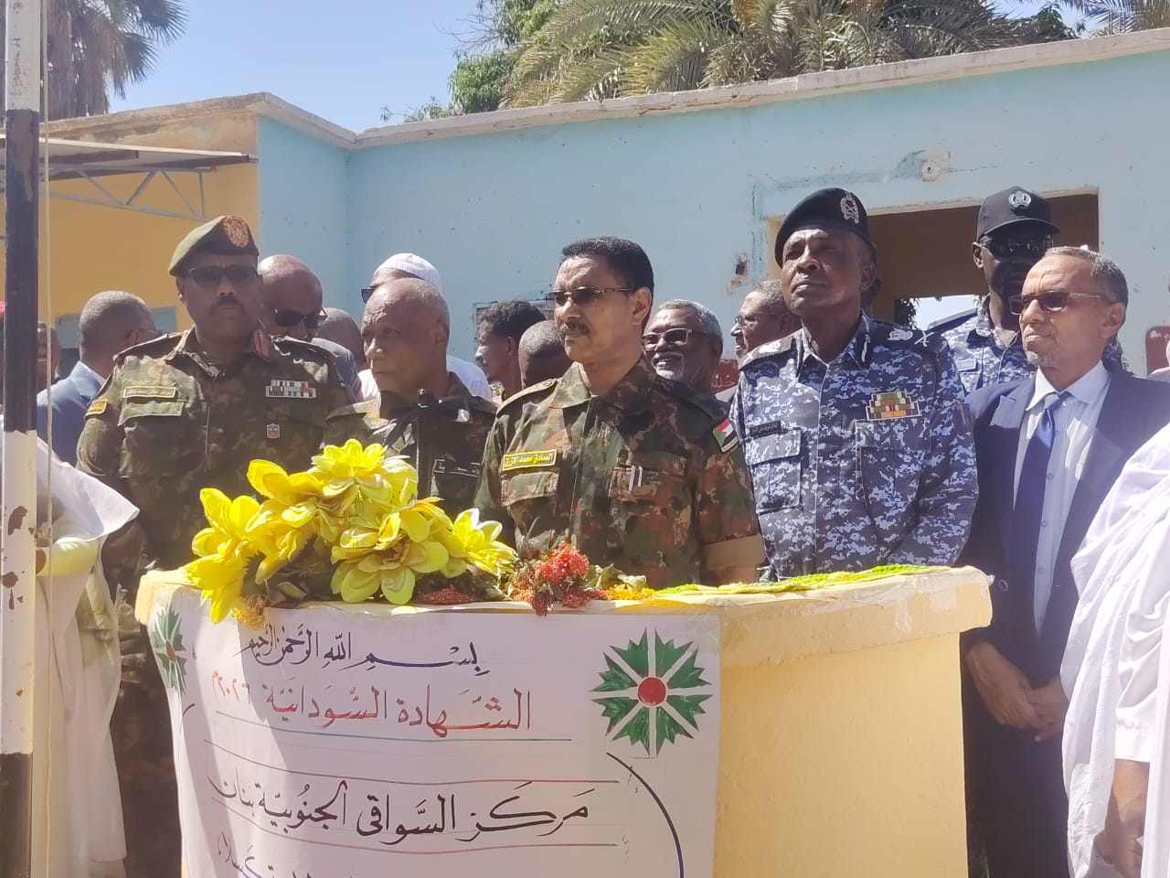 كسلا/الهام سالم منصور 
 والي كسلا يقرع جرس انطلاق امتحانات الشهادة السودانية من مدرسة السواقي الجنوبية بنات وسط حضور رسمي وشعبي كبير