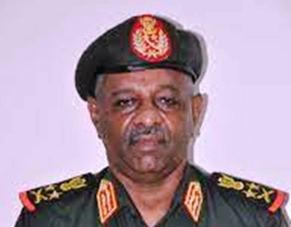 *الفريق اول ركن هاشم عبد المطلب رئيس هئية الأركان المشتركة:*


*الجيش يقترب من الحسم النهائي*

*بقايا المليشيا مجموعات مشتتة بلا قيادة أو هدف*

*قوة الردع..الضمانة الوحيدة لمنع تكرار الحرب*

*رغم الإمداد الخارجي..المليشيا تفقد المعركة*

*التغييرات العسكرية طبيعية وياسر العطا يمتلك خبرة تقود نحو الحسم*


*حاوره: محجوب أبوالقاسم*