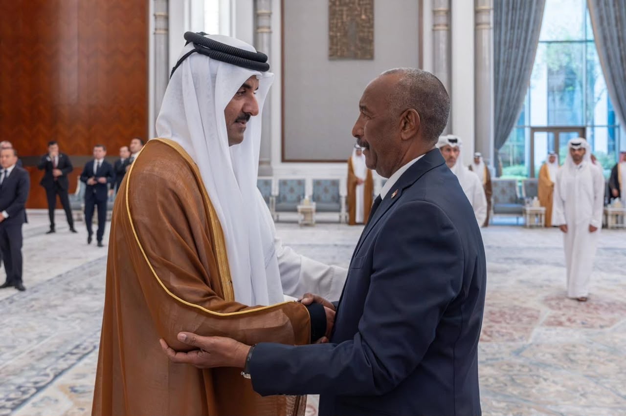 رئيس مجلس السيادة عبد الفتاح البرهان يصل دولة قطر ويقدم واجب العزاء للأمير الشيخ تميم في فقيد البلاد الأمير الشيخ حمد بن خليفة آل ثاني