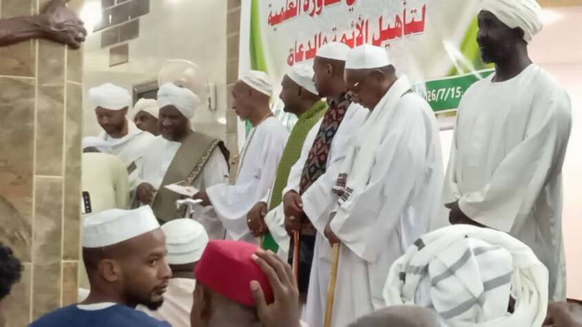 ختام الدورة العلمية لتأهيل الأئمة والدعاة بمجمع وخلاوي الشيخ يوسف بابكر ومسجد الشيخ محمد بدر بمنطقة الجريف شرق بتخريج سبعين دارساً وسط حضور واسع من العلماء والمشايخ وطلبة العلم.