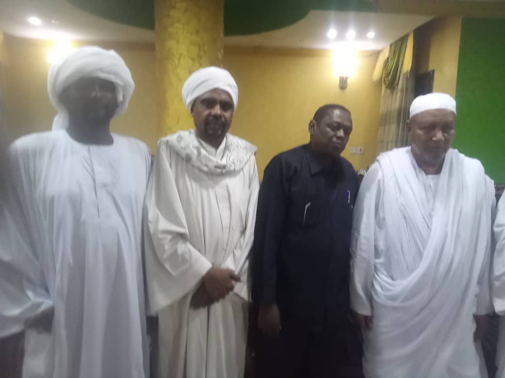 الهيئة القيادية لمجلس الإرشاد و بناء المجتمع في ضيافة  الخليفة الشيخ عبد الوهاب  الكباشي بدارهم العامرة بمنطقة الكباشي .