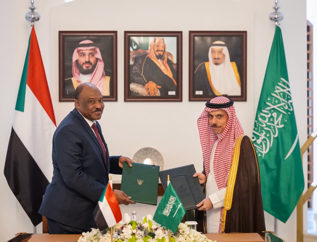 عاجل | التوقيع إنشاء مجلس التنسيق السعودي - السوداني بالرياض