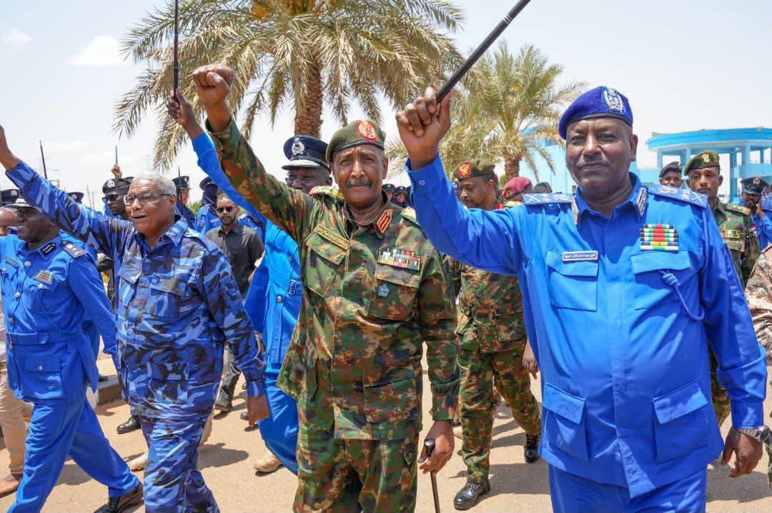 رئيس مجلس السيادة يشهد حفل تخريج الدفعة (٢٢) ضباط تأهيلية كلية علوم الشرطة والقانون